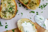 Ev Yapımı Köz Sarımsaklı Ekmek