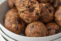 No-Bake Peanut Butter Chocolate Energy Bites